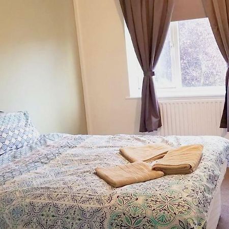 Отель Royal House Слау Экстерьер фото